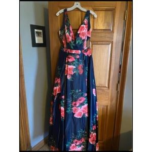 Navy floral prom dress. NWT. Size 14